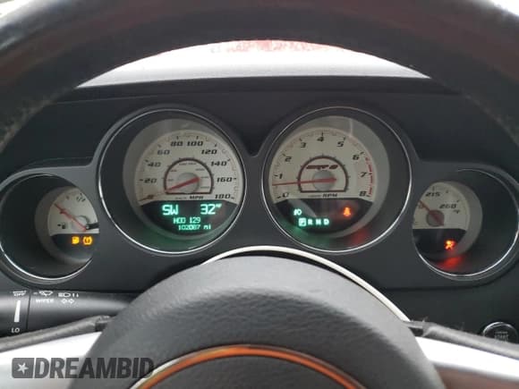 ✅ 2012 Dodge Challenger SRT-8 392 • VIN: 2C3CDYCJ4CH118822 • Lot: 84418764. Wystawiony na Copart z przebiegiem 102 087 mil. Bezpłatny archiwum sprzedaży aukcyjnych z USA i szczegółowy raport historii pojazdu na DreamBid. Zdjęcie 9.