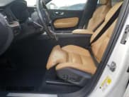 ✅ 2019 Volvo XC60 Momentum • VIN: LYV102DK8KB202716 • Lot: 85326365. Listed on Copart with 111,100 mi. Free auction sales archive from the USA and detailed vehicle history report at DreamBid. Image 7.