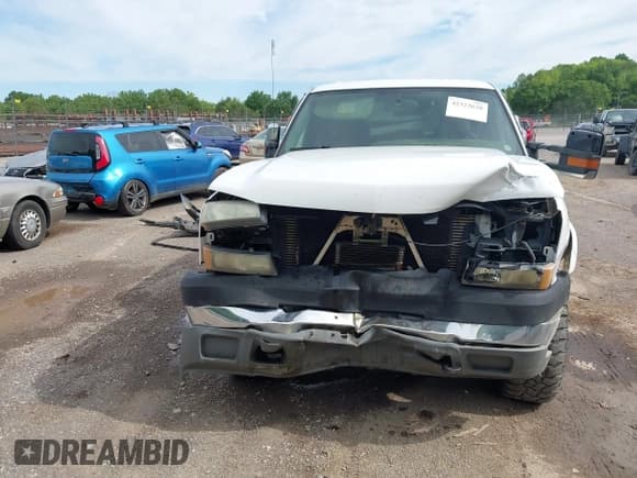 ✅ 2005 Chevrolet Silverado 2500HD LS • VIN: 1GCHK23285F930402 • Lot: 42322628. Wystawiony na IAAI z przebiegiem 218 392 mil. Bezpłatny archiwum sprzedaży aukcyjnych z USA i szczegółowy raport historii pojazdu na DreamBid. Zdjęcie 6.
