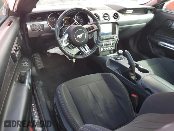 ✅ 2021 Ford Mustang GT Premium • VIN: 1FA6P8CF6M5133557 • Lot: 86133525. Wystawiony na Copart z przebiegiem 58 403 mil. Bezpłatny archiwum sprzedaży aukcyjnych z USA i szczegółowy raport historii pojazdu na DreamBid. Zdjęcie 8.