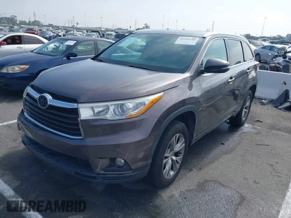 ✅ 2014 Toyota Highlander XLE • VIN: 5TDKKRFHXES034682 • Лот: 42599191. Опубликован ранее на IAAI с пробегом 157 348 миль. Бесплатный доступ к архиву аукционных продаж из США и подробный отчёт об истории автомобиля на DreamBid. Изображение 2.