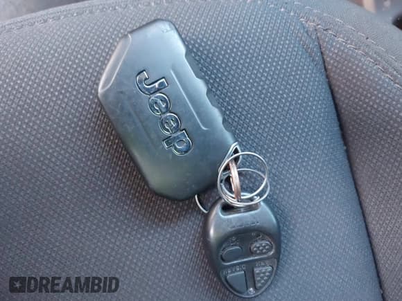 ✅ 2023 Jeep Wrangler Sport • VIN: 1C4HJXDG7PW617662 • Lot: 43875072. Wystawiony na IAAI z przebiegiem 34 124 mil. Bezpłatny archiwum sprzedaży aukcyjnych z USA i szczegółowy raport historii pojazdu na DreamBid. Zdjęcie 11.