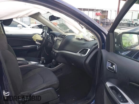 ✅ 2019 Dodge Journey SE • VIN: 3C4PDCBBXKT738543 • Lot: 43382698. Wystawiony na IAAI z przebiegiem Nie podano. Bezpłatny archiwum sprzedaży aukcyjnych z USA i szczegółowy raport historii pojazdu na DreamBid. Zdjęcie 5.