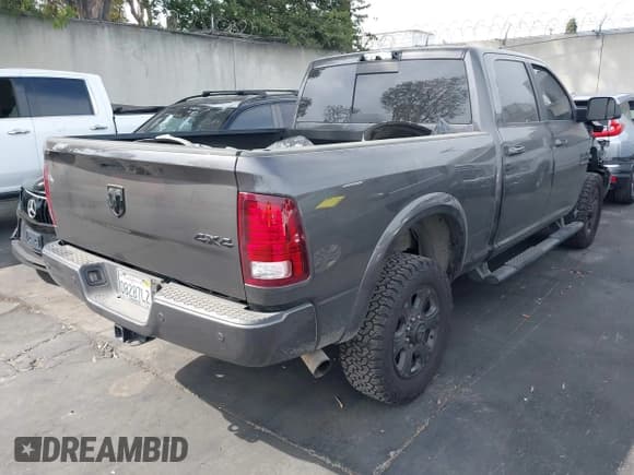✅ 2018 Ram 2500 Laramie • VIN: 3C6UR5FL5JG261084 • Lot: 43210823. Listed on IAAI with 91,976 mi. Free auction sales archive from the USA and detailed vehicle history report at DreamBid. Image 4.