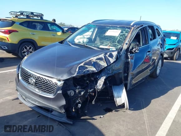 ✅ 2017 Kia Sorento LX • VIN: 5XYPG4A33HG258206 • Lot: 43356602. Listed on IAAI with 100,966 mi. Free auction sales archive from the USA and detailed vehicle history report at DreamBid. Image 2.