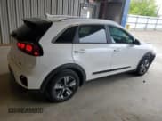 ✅ 2022 Kia Niro LXS • VIN: KNDCB3LC1N5549571 • Lot: 57572035. Wystawiony na Copart z przebiegiem 27 686 mil. Bezpłatny archiwum sprzedaży aukcyjnych z USA i szczegółowy raport historii pojazdu na DreamBid. Zdjęcie 3.