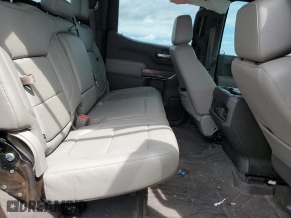 ✅ 2019 Chevrolet Silverado 1500 RST • VIN: 3GCUYEED1KG248078 • Lot: 69847815. Wystawiony na Copart z przebiegiem 117 536 mil. Bezpłatny archiwum sprzedaży aukcyjnych z USA i szczegółowy raport historii pojazdu na DreamBid. Zdjęcie 10.