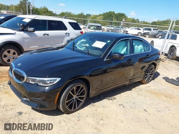2021 BMW 3 Series 330i с VIN 3MW5R1J03M8B73097, выставлен на аукционе IAAI как лот 43364582 с пробегом 27 936 миль миль и . История ставок и продаж доступна на DreamBid. Изображение 2.