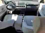 2023 Hyundai Ioniq 5 SEL z VIN KM8KNDAF6PU216826, wystawiony jako Copart lot #49315264 z przebiegiem 6 863 mil mil oraz Nie do naprawy • Non repairable. Historia ofert i sprzedaży dostępna na DreamBid. Obrazek 8.