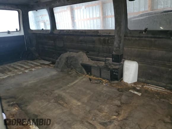 ✅ 2002 Dodge Passenger • VIN: 2B5WB35Y92K109605 • Lot: 81635945. Wystawiony na Copart z przebiegiem Nie podano. Bezpłatny archiwum sprzedaży aukcyjnych z USA i szczegółowy raport historii pojazdu na DreamBid. Zdjęcie 11.