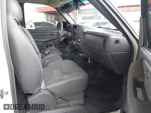 2003 Chevrolet Silverado 1500 LS z VIN 1GCEC14T93Z290620, wystawiony jako IAAI lot #43064697 z przebiegiem 172 198 mil mil oraz . Historia ofert i sprzedaży dostępna na DreamBid. Obrazek 5.