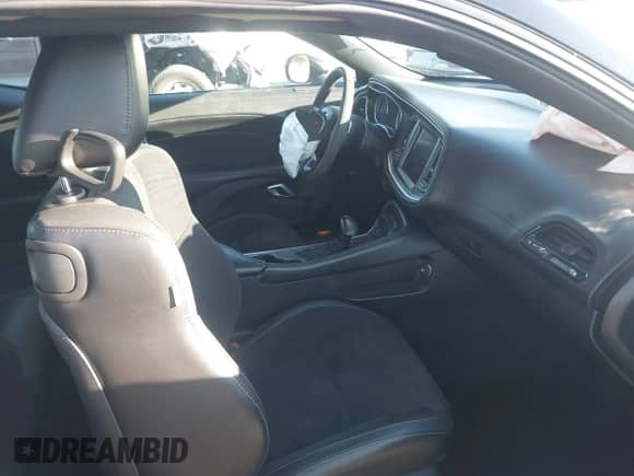 ✅ 2020 Dodge Challenger R/T Scat Pack • VIN: 2C3CDZFJ9LH218979 • Lot: 43460386. Wystawiony na IAAI z przebiegiem 50 665 mil mil. Skorzystaj z bezpłatnego archiwum sprzedaży aukcyjnych z USA i zobacz szczegółowy raport historii pojazdu na DreamBid. Zdjęcie 5.