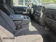 ✅ 2022 Chevrolet Silverado 1500 Custom • VIN: 3GCPYBEK5NG111420 • Lot: 58735745. Wystawiony na Copart z przebiegiem 118 861 mil. Bezpłatny archiwum sprzedaży aukcyjnych z USA i szczegółowy raport historii pojazdu na DreamBid. Zdjęcie 5.