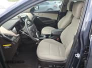 ✅ 2017 Hyundai Santa Fe 2.4L • VIN: 5NMZU3LB2HH031675 • Lot: 81926195. Wystawiony na Copart z przebiegiem 94 775 mil. Bezpłatny archiwum sprzedaży aukcyjnych z USA i szczegółowy raport historii pojazdu na DreamBid. Zdjęcie 7.