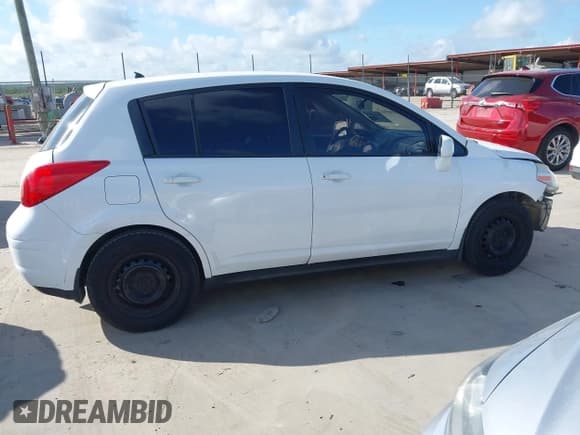 ✅ 2008 Nissan Versa SL • VIN: 3N1BC13E18L415603 • Лот: 43004048. Опубликован ранее на IAAI с пробегом 184 015 миль. Бесплатный доступ к архиву аукционных продаж из США и подробный отчёт об истории автомобиля на DreamBid. Изображение 13.