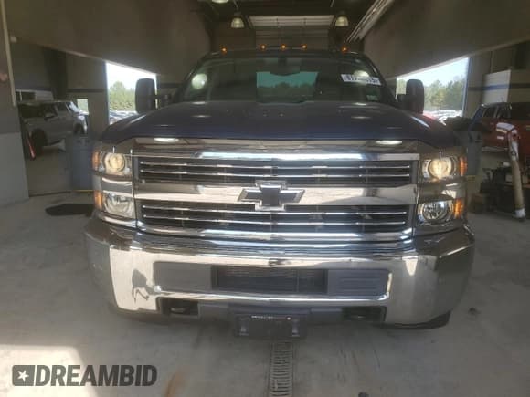 ✅ 2017 Chevrolet Silverado 2500HD Work Truck • VIN: 1GC2KUEGXHZ228255 • Lot: 81296015. Wystawiony na Copart z przebiegiem 87 964 mil. Bezpłatny archiwum sprzedaży aukcyjnych z USA i szczegółowy raport historii pojazdu na DreamBid. Zdjęcie 5.
