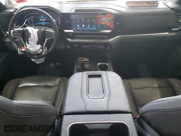 ✅ 2022 Chevrolet Silverado 1500 LT Trail Boss • VIN: 3GCUDFED3NG613754 • Lot: 63392535. Wystawiony na Copart z przebiegiem 28 408 mil. Bezpłatny archiwum sprzedaży aukcyjnych z USA i szczegółowy raport historii pojazdu na DreamBid. Zdjęcie 8.