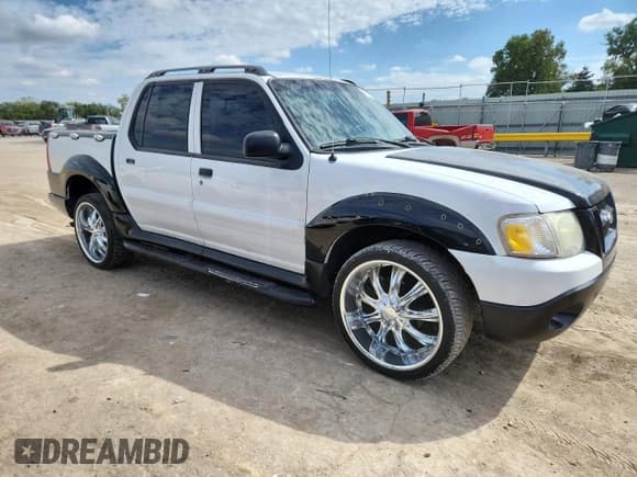 ✅ 2004 Ford Explorer Sport Trac XLS • VIN: 1FMZU77K24UA66118 • Lot: 81629695. Listed on Copart with 224,369 mi. Free auction sales archive from the USA and detailed vehicle history report at DreamBid. Image 4.