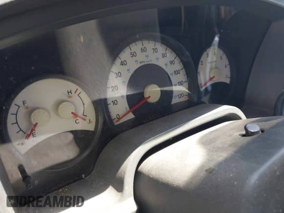 2005 Dodge Dakota ST z VIN 1D7HW28K75S236956, wystawiony jako IAAI lot #42543663 z przebiegiem Nie podano mil oraz . Historia ofert i sprzedaży dostępna na DreamBid. Obrazek 7.