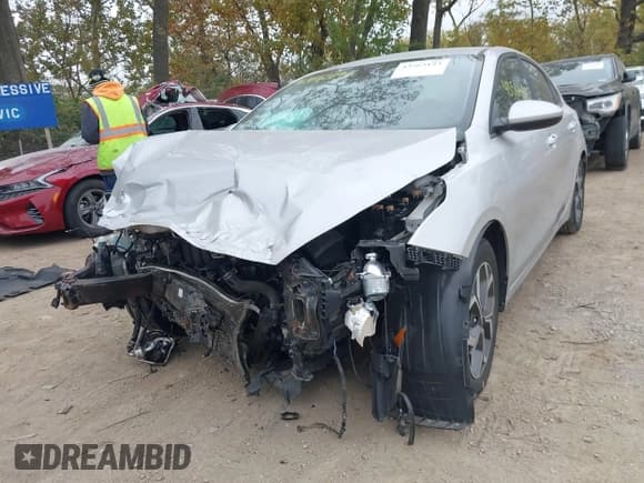 ✅ 2020 Kia Forte LXS • VIN: 3KPF24AD4LE191270 • Lot: 43563193. Wystawiony na IAAI z przebiegiem 78 073 mil. Bezpłatny archiwum sprzedaży aukcyjnych z USA i szczegółowy raport historii pojazdu na DreamBid. Zdjęcie 6.