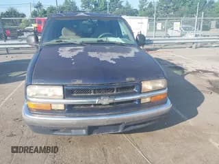✅ 1998 Chevrolet Blazer LS • VIN: 1GNCS13W6W2265944 • Lot: 42605580. Wystawiony na IAAI z przebiegiem 199 389 mil. Bezpłatny archiwum sprzedaży aukcyjnych z USA i szczegółowy raport historii pojazdu na DreamBid. Zdjęcie 6.