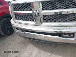 ✅ 2018 Ram 2500 Tradesman • VIN: 3C6UR5HL6JG261012 • Lot: 43283470. Wystawiony na IAAI z przebiegiem 141 981 mil. Bezpłatny archiwum sprzedaży aukcyjnych z USA i szczegółowy raport historii pojazdu na DreamBid. Zdjęcie 6.