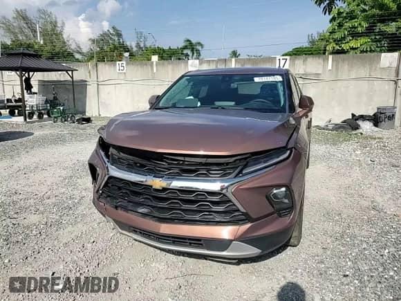 2024 Chevrolet Blazer LT z VIN 3GNKBCR44RS123145, wystawiony jako Copart lot #70147185 z przebiegiem 43 296 mil mil oraz Nie do naprawy • Non repairable. Historia ofert i sprzedaży dostępna na DreamBid. Obrazek 13.