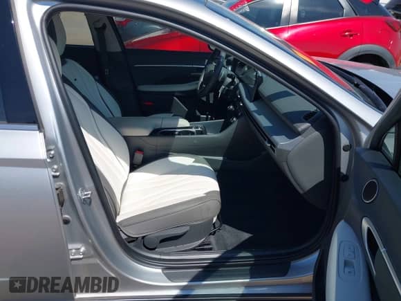 2025 Hyundai Sonata SEL Convenience with VIN KMHL14JA7SA458961, listed as a IAAI auction lot 43217771 with 9,031 mi miles and . Bid and sale history available at DreamBid. Image 5.