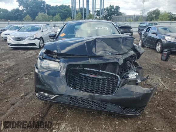 ✅ 2021 Chrysler 300 S • VIN: 2C3CCABG4MH523872 • Лот: 69406405. Опубликован ранее на Copart с пробегом Не указан. Бесплатный доступ к архиву аукционных продаж из США и подробный отчёт об истории автомобиля на DreamBid. Изображение 5.