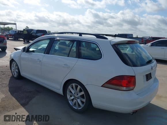 ✅ 2014 Volkswagen Jetta TDI w/Sunroof & Nav • VIN: 3VWPL7AJ0EM608544 • Lot: 42549920. Listed on IAAI with 185,900 mi. Free auction sales archive from the USA and detailed vehicle history report at DreamBid. Image 3.