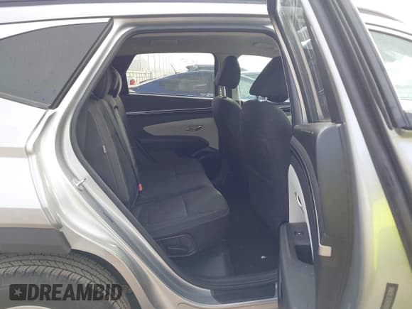 ✅ 2024 Hyundai Tucson SEL • VIN: 5NMJBCDE5RH299374 • Lot: 43641384. Wystawiony na IAAI z przebiegiem 59 648 mil. Bezpłatny archiwum sprzedaży aukcyjnych z USA i szczegółowy raport historii pojazdu na DreamBid. Zdjęcie 8.