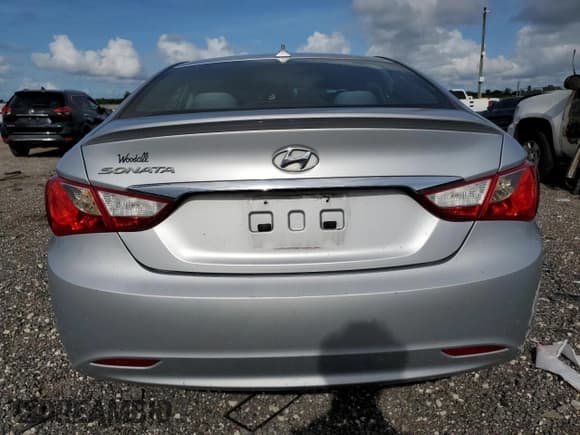 ✅ 2013 Hyundai Sonata GLS • VIN: 5NPEB4AC9DH705825 • Lot: 69761014. Listed on Copart with 111,267 mi. Free auction sales archive from the USA and detailed vehicle history report at DreamBid. Image 6.