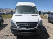 ✅ 2016 Mercedes-Benz Sprinter Cargo • VIN: WD3PE7DD9GP258454 • Lot: 66236155. Wystawiony na Copart z przebiegiem 161 612 mil. Bezpłatny archiwum sprzedaży aukcyjnych z USA i szczegółowy raport historii pojazdu na DreamBid. Zdjęcie 5.