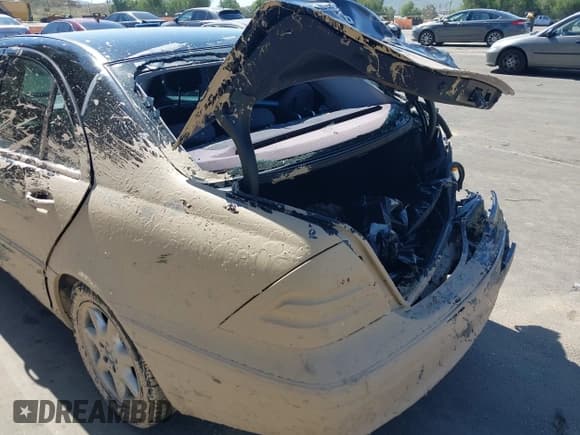 ✅ 2001 Mercedes-Benz C 320 • VIN: WDBRF64J81F020036 • Lot: 41998198. Wystawiony na IAAI z przebiegiem 111 407 mil. Bezpłatny archiwum sprzedaży aukcyjnych z USA i szczegółowy raport historii pojazdu na DreamBid. Zdjęcie 12.