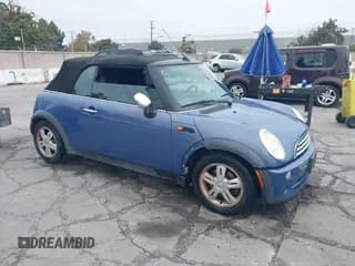 ✅ 2006 MINI Convertible • VIN: WMWRF33576TF64041 • Lot: 43548841. Wystawiony na IAAI z przebiegiem 102 550 mil. Bezpłatny archiwum sprzedaży aukcyjnych z USA i szczegółowy raport historii pojazdu na DreamBid. Zdjęcie 1.
