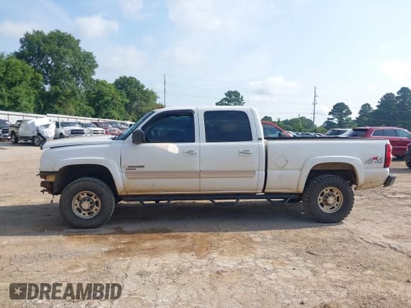 ✅ 2005 Chevrolet Silverado 2500HD LT • VIN: 1GCHK23225F900392 • Lot: 42413434. Wystawiony na IAAI z przebiegiem 220 187 mil. Bezpłatny archiwum sprzedaży aukcyjnych z USA i szczegółowy raport historii pojazdu na DreamBid. Zdjęcie 15.