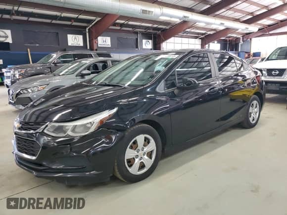 2017 Chevrolet Cruze LS z VIN 1G1BC5SM2H7234777, wystawiony jako Copart lot #91328815 z przebiegiem 117 243 mil mil oraz Czysty tytuł • Clean title. Historia ofert i sprzedaży dostępna na DreamBid. Obrazek 1.