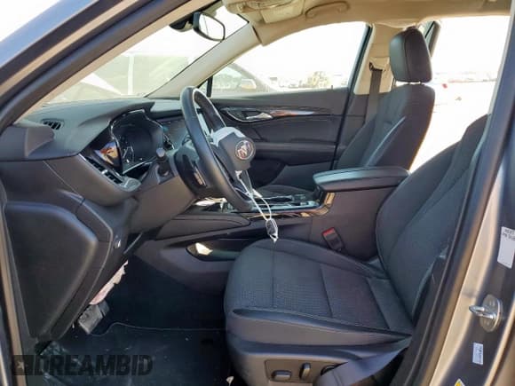 ✅ 2021 Buick Envision Preferred • VIN: LRBAZLR4XMD179064 • Lot: 85735575. Wystawiony na Copart z przebiegiem 85 925 mil. Bezpłatny archiwum sprzedaży aukcyjnych z USA i szczegółowy raport historii pojazdu na DreamBid. Zdjęcie 7.