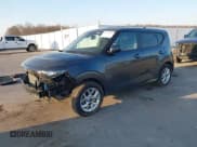 ✅ 2024 Kia Soul LX • VIN: KNDJ23AUXR7914052 • Lot: 41774414. Wystawiony na IAAI z przebiegiem 39 835 mil. Bezpłatny archiwum sprzedaży aukcyjnych z USA i szczegółowy raport historii pojazdu na DreamBid. Zdjęcie 2.