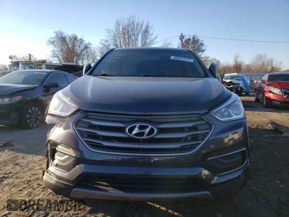 ✅ 2018 Hyundai Santa Fe 2.4L • VIN: 5XYZT3LB0JG521471 • Lot: 68947912. Wystawiony na Copart z przebiegiem 79 100 mil mil. Skorzystaj z bezpłatnego archiwum sprzedaży aukcyjnych z USA i zobacz szczegółowy raport historii pojazdu na DreamBid. Zdjęcie 5.
