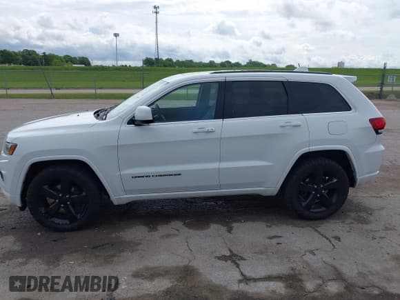 ✅ 2015 Jeep Grand Cherokee Laredo • VIN: 1C4RJFAG4FC924001 • Лот: 42310622. Опубликован ранее на IAAI с пробегом 100 845 миль. Бесплатный доступ к архиву аукционных продаж из США и подробный отчёт об истории автомобиля на DreamBid. Изображение 14.