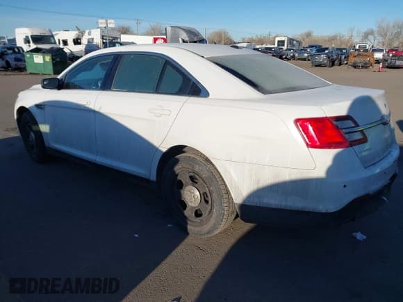 ✅ 2013 Ford Police Interceptor • VIN: 1FAHP2M89DG132381 • Lot: 41390079. Wystawiony na IAAI z przebiegiem 191 827 mil. Bezpłatny archiwum sprzedaży aukcyjnych z USA i szczegółowy raport historii pojazdu na DreamBid. Zdjęcie 3.