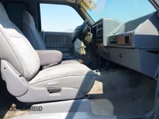 1996 Dodge Dakota z VIN 1B7GG23Y4TS593605, wystawiony jako IAAI lot #42447972 z przebiegiem 185 308 mil mil oraz . Historia ofert i sprzedaży dostępna na DreamBid. Obrazek 5.