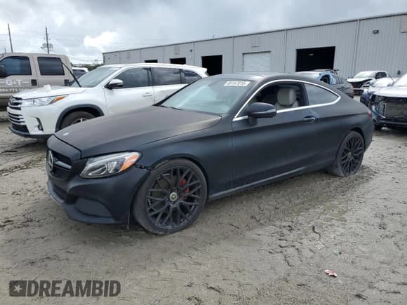 ✅ 2017 Mercedes-Benz C 300 • VIN: WDDWJ4KB2HF370197 • Lot: 85157015. Wystawiony na Copart z przebiegiem 160 603 mil. Bezpłatny archiwum sprzedaży aukcyjnych z USA i szczegółowy raport historii pojazdu na DreamBid. Zdjęcie 1.
