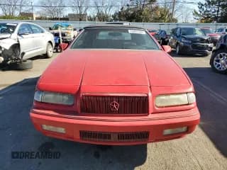 ✅ 1995 Chrysler LeBaron GTC • VIN: 1C3EU4538SF506684 • Lot: 76207694. Wystawiony na Copart z przebiegiem 197 644 mil. Bezpłatny archiwum sprzedaży aukcyjnych z USA i szczegółowy raport historii pojazdu na DreamBid. Zdjęcie 5.