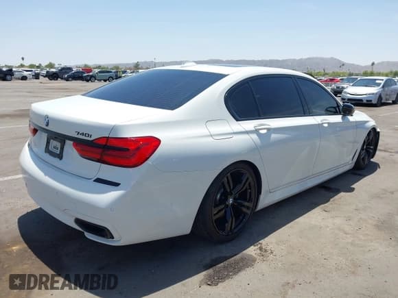 ✅ 2016 BMW 7 Series 740i • VIN: WBA7E2C50GG504050 • Lot: 42498517. Wystawiony na IAAI z przebiegiem 79 427 mil. Bezpłatny archiwum sprzedaży aukcyjnych z USA i szczegółowy raport historii pojazdu na DreamBid. Zdjęcie 4.