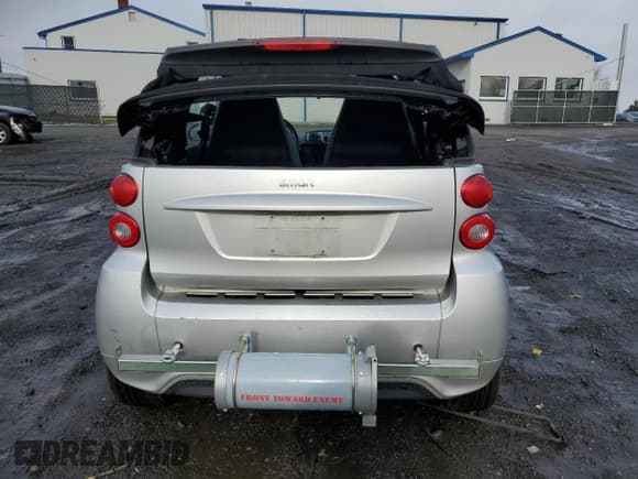 ✅ 2013 Smart fortwo Passion • VIN: WMEEK3BA2DK625180 • Lot: 84905324. Wystawiony na Copart z przebiegiem 53 126 mil. Bezpłatny archiwum sprzedaży aukcyjnych z USA i szczegółowy raport historii pojazdu na DreamBid. Zdjęcie 6.