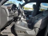 ✅ 2023 Chevrolet Suburban LT • VIN: 1GNSKCKD9PR264318 • Lot: 76100354. Wystawiony na Copart z przebiegiem 142 866 mil. Bezpłatny archiwum sprzedaży aukcyjnych z USA i szczegółowy raport historii pojazdu na DreamBid. Zdjęcie 7.