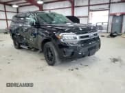 ✅ 2022 Ford Expedition XLT • VIN: 1FMJU1JT7NEA62332 • Lot: 61977355. Wystawiony na Copart z przebiegiem 60 701 mil. Bezpłatny archiwum sprzedaży aukcyjnych z USA i szczegółowy raport historii pojazdu na DreamBid. Zdjęcie 14.