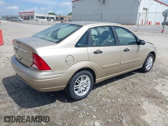 ✅ 2000 Ford Focus ZTS • VIN: 1FAFP383XYW112826 • Lot: 42082031. Wystawiony na IAAI z przebiegiem 160 638 mil. Bezpłatny archiwum sprzedaży aukcyjnych z USA i szczegółowy raport historii pojazdu na DreamBid. Zdjęcie 4.